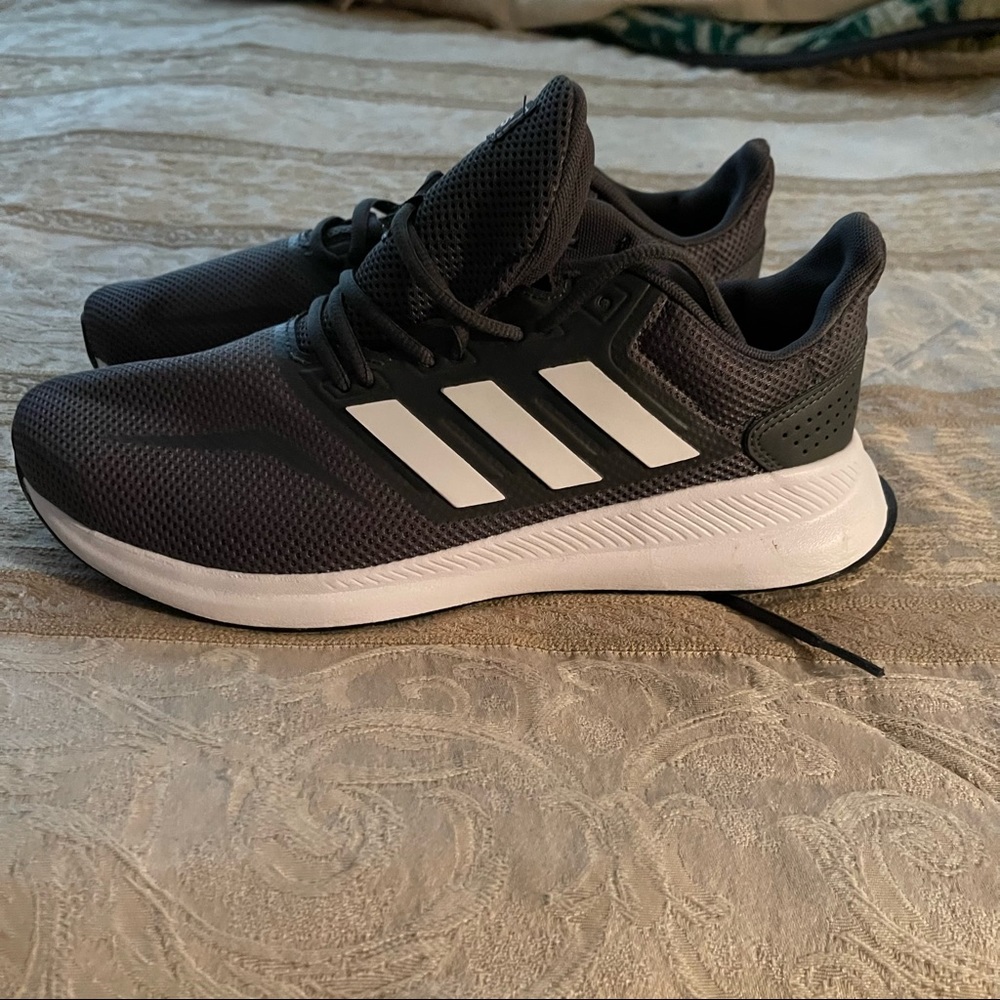 Adidas men running shoes size 8 1/2. Never used, Brand new. Grey